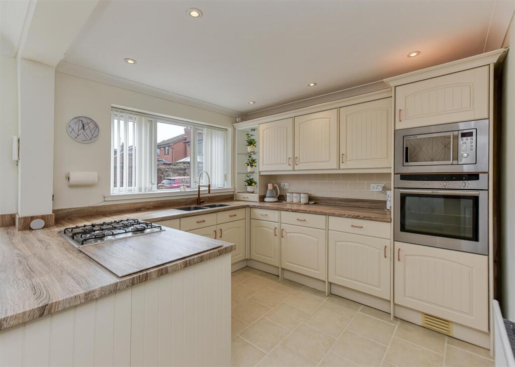 7 Griffiths Drive-kitchen8.jpg