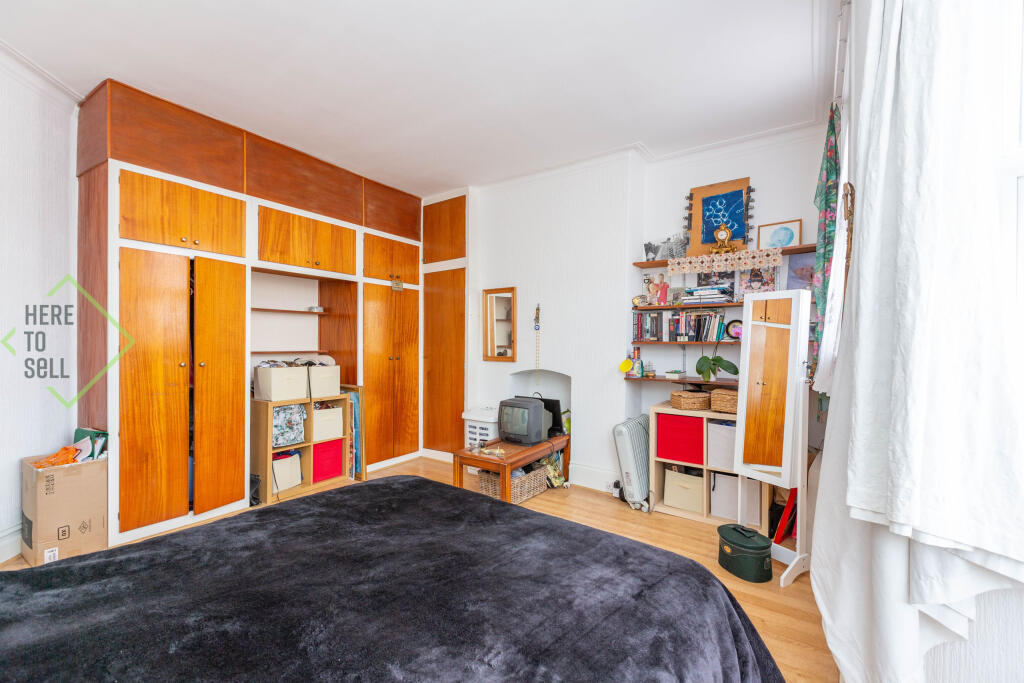 10 Hillside Avenue, N11 3DE-26