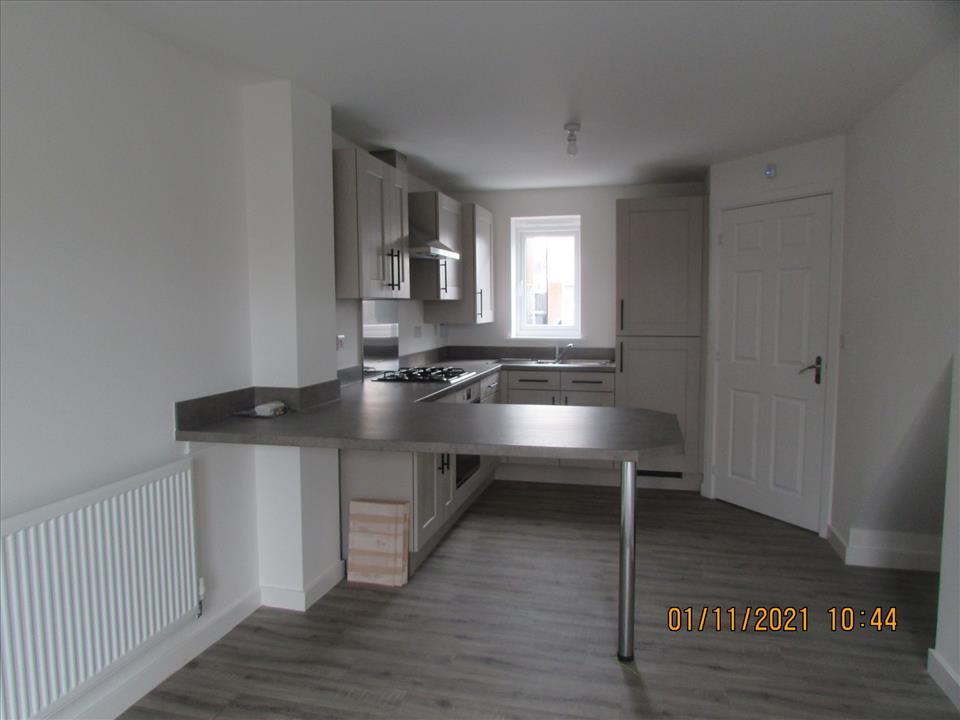 OPEN PLAN LOUNGE/KITCHEN
