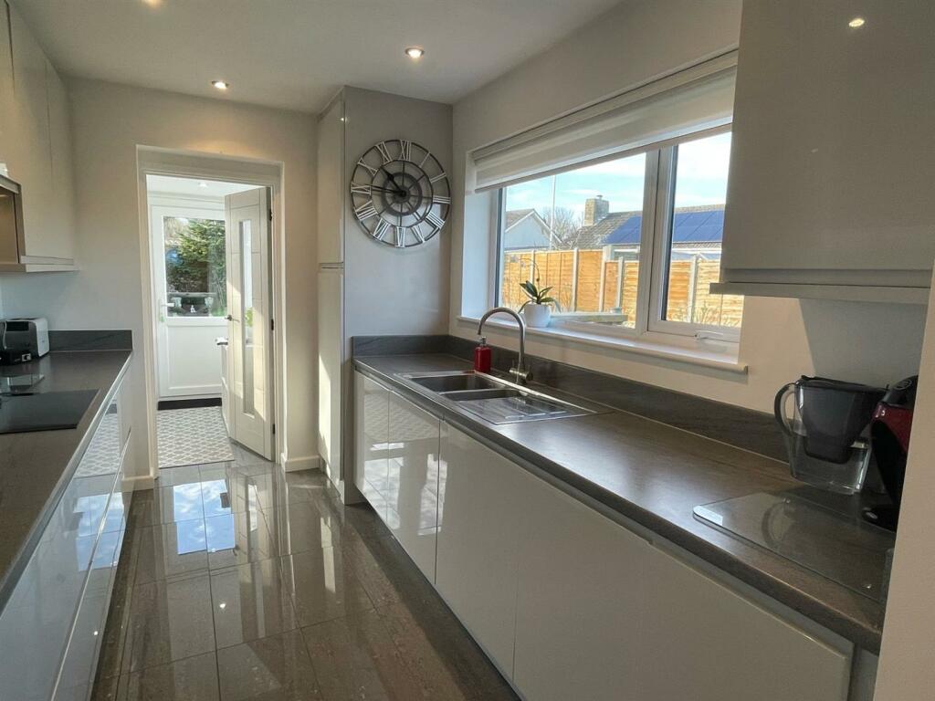 Kitchen1.jpg