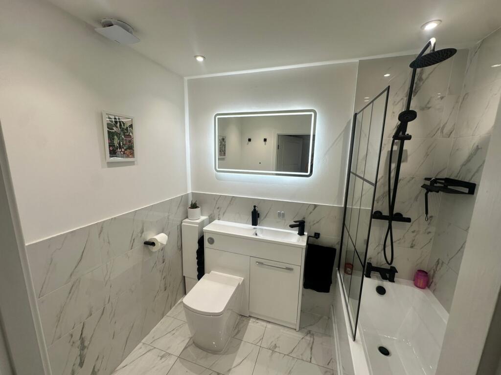 Bathroom (3) - Somerset