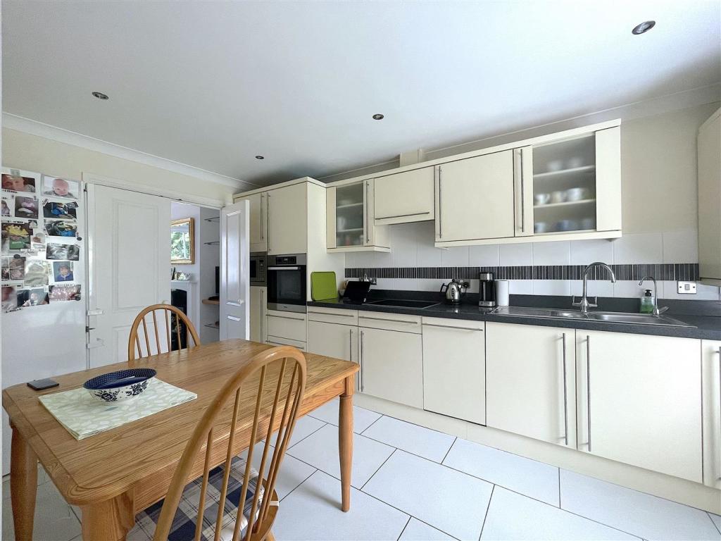 Kitchen (1).jpeg