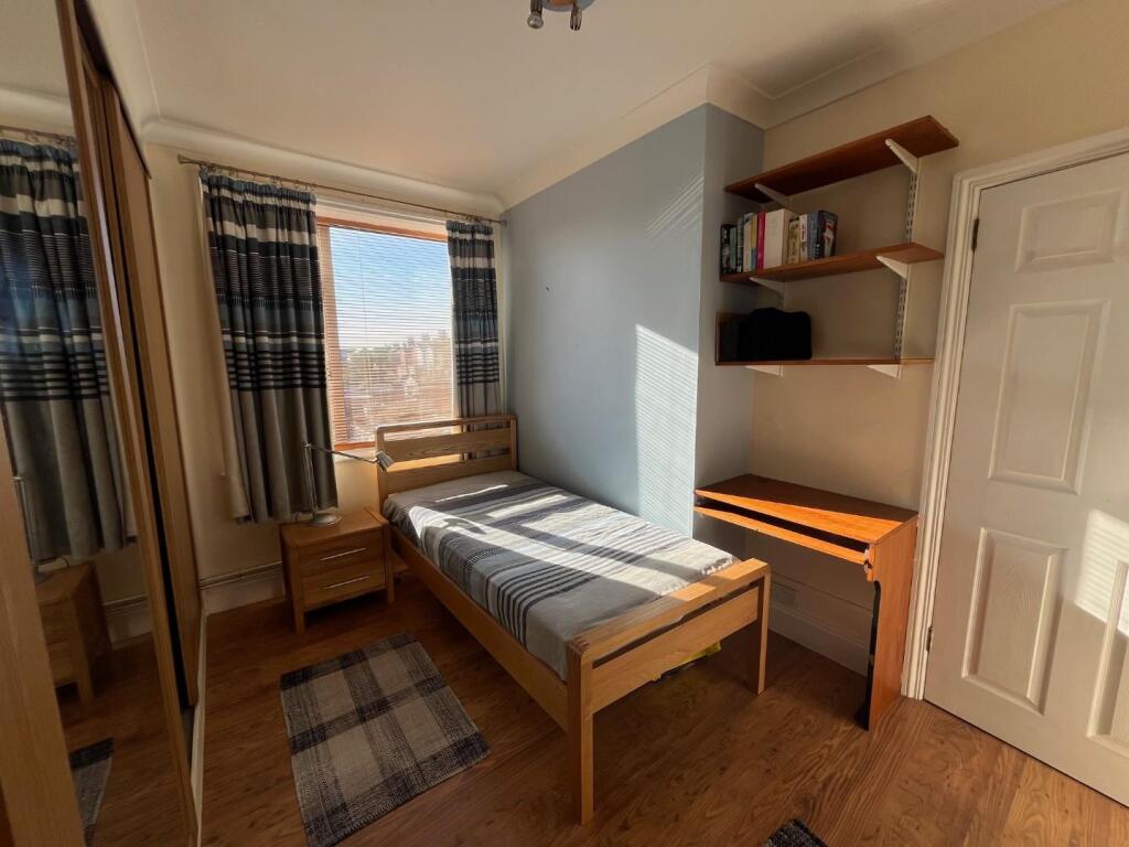 bed 2.jpg