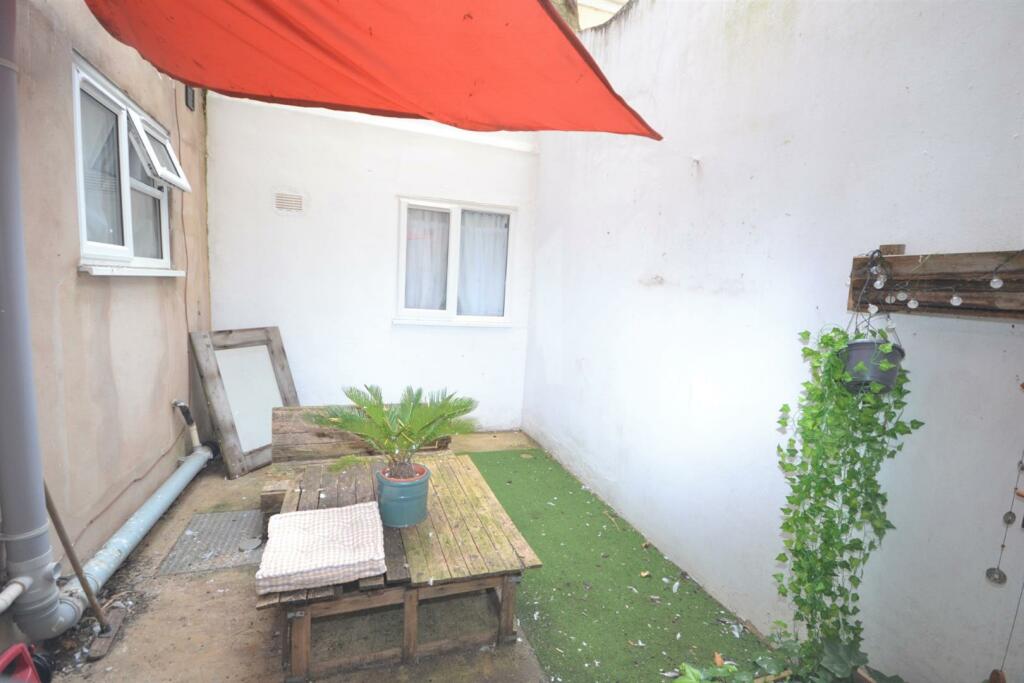 PATIO/GARDEN