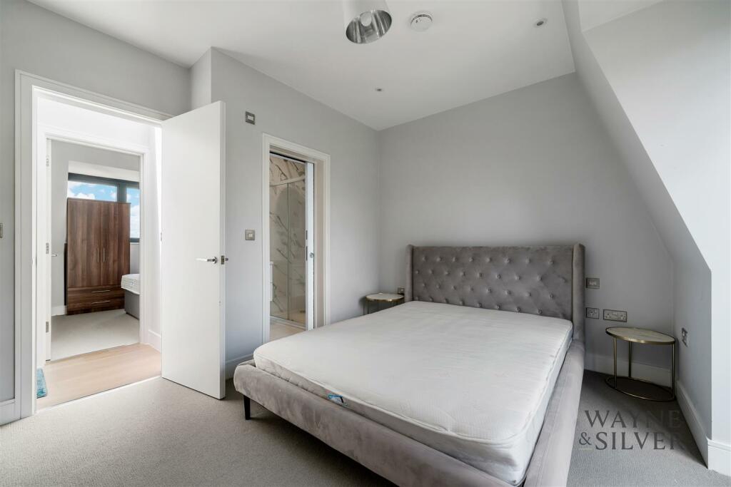 Flat 7, Frognal Court NW3 5HG-9.jpg