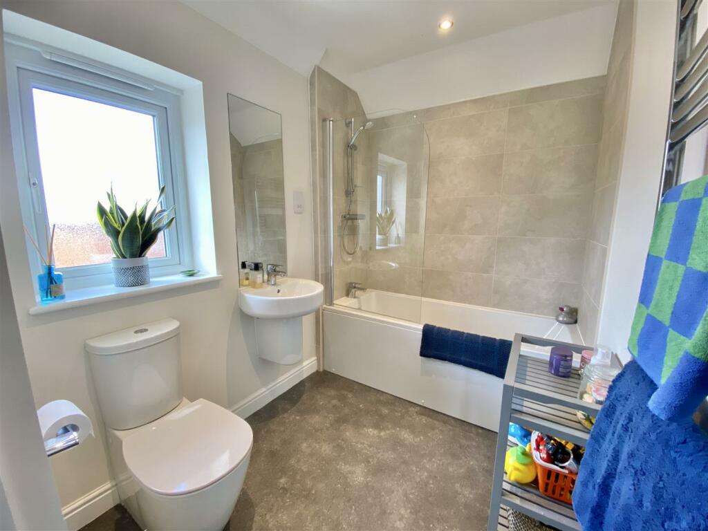 FAMILY BATHROOM