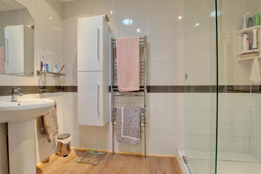 SHOWER ROOM/W.C.