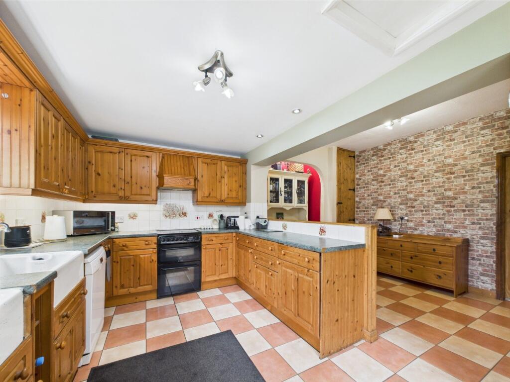 Kitchen/Dining Area