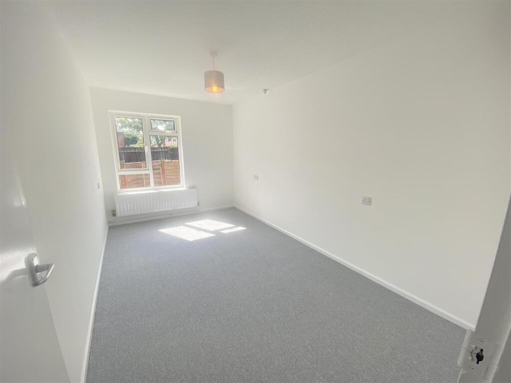 cussons close 6-001 Bedroom.jpg