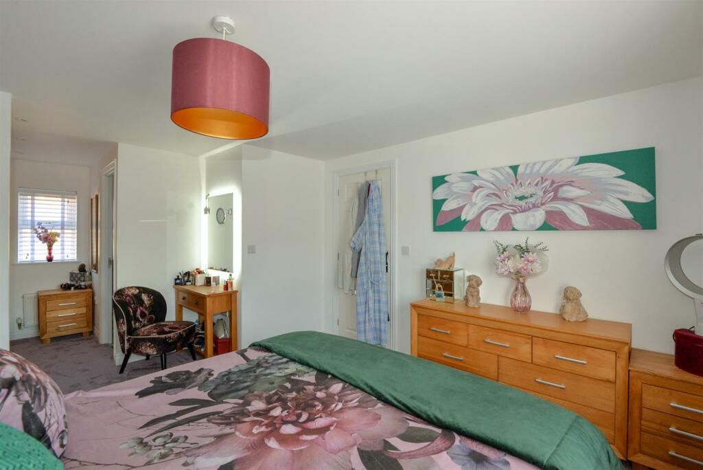 Bedroom1 3.jpg