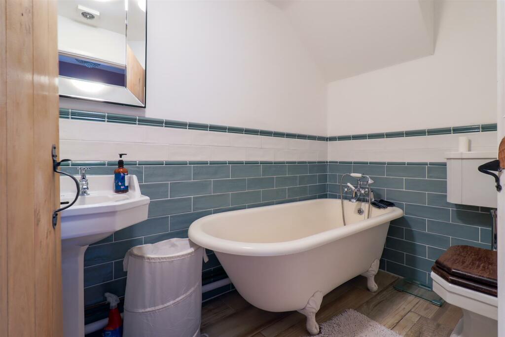 ANNEX BATHROOM