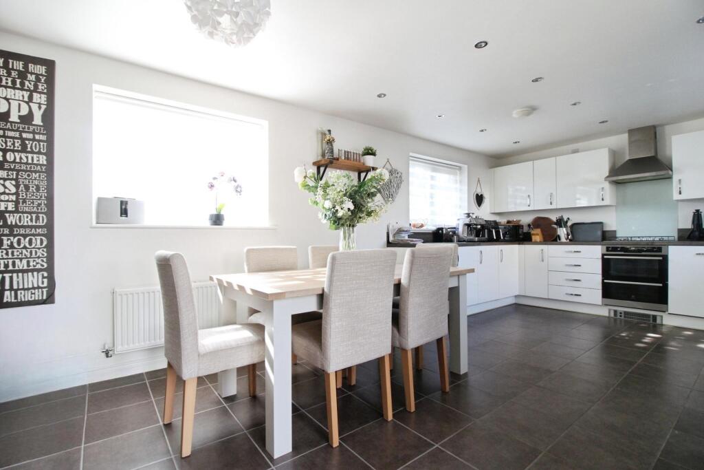 Kitchen / Breakfast Room