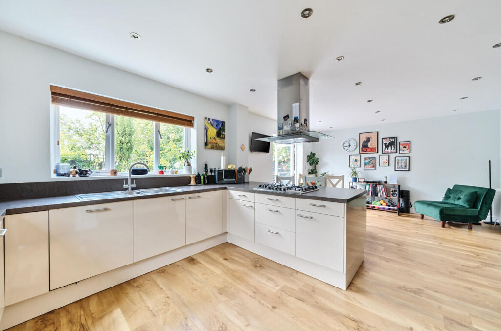 1295640-33-682b47...