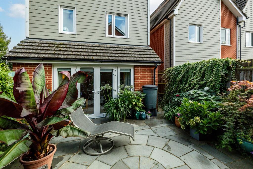 64 Lexington Drive-2.jpg