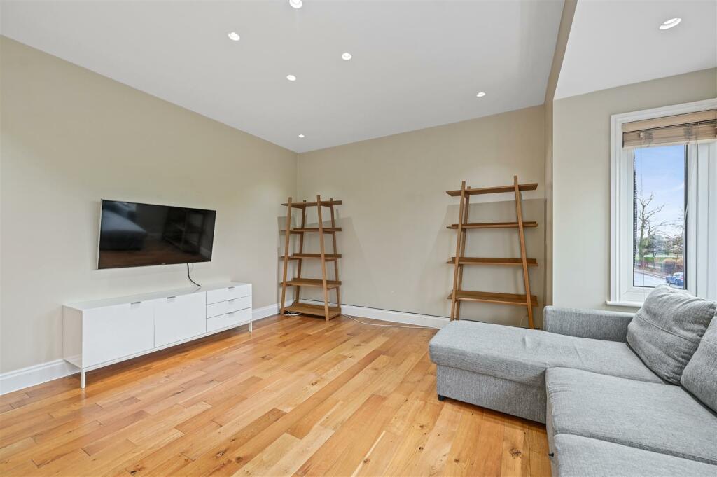 AR - Eastfields Road12.JPG