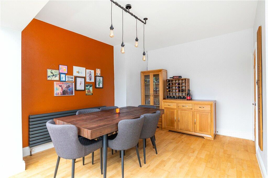 Dining/Seating Area