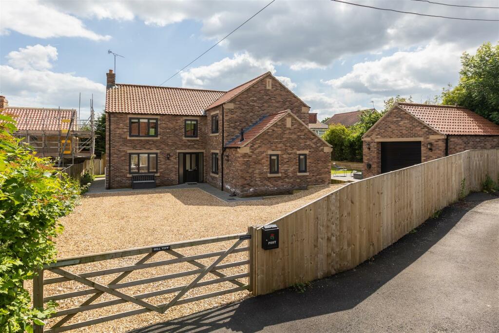 Hill View External-7.jpg