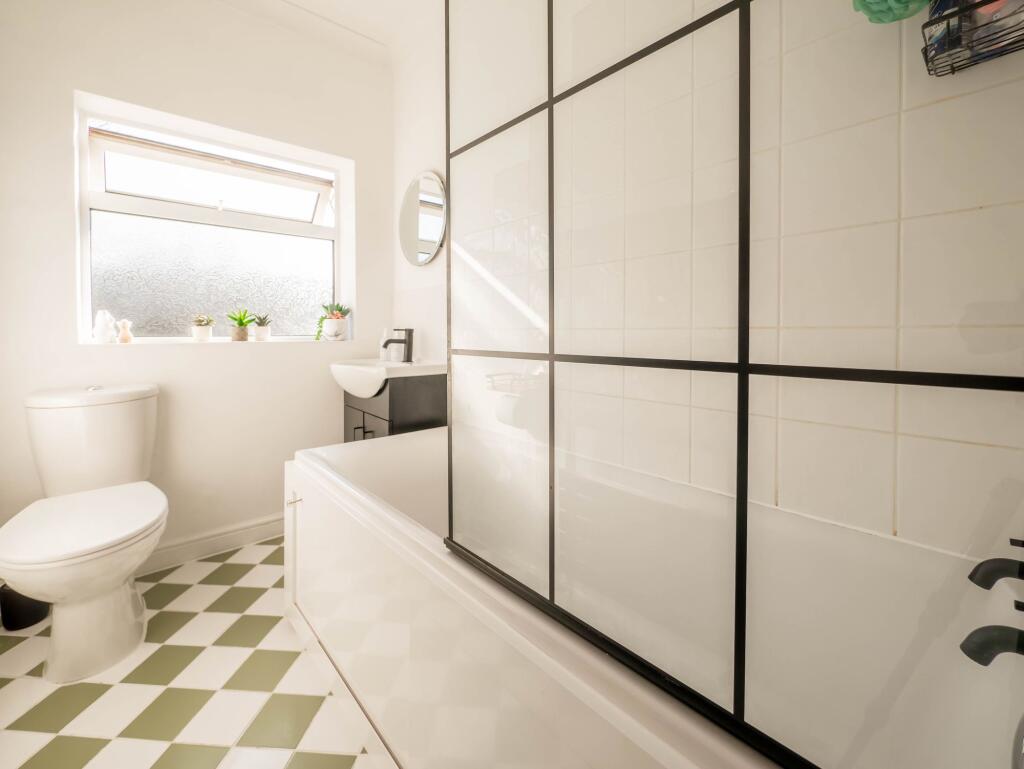 Bath/shower room