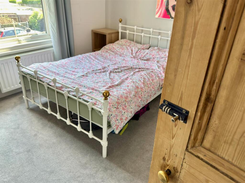BEDROOM.jpg