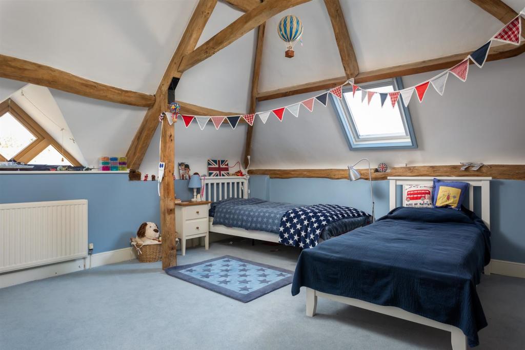53 - Manor Barn - GL53 9PD - Web.jpg