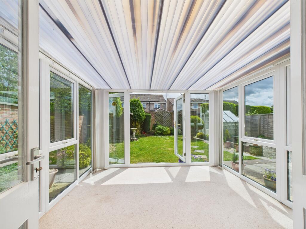 CAM02023G0-PR0139-STILL008