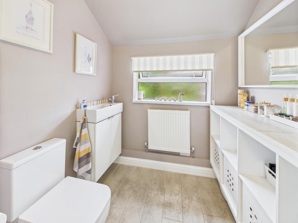 CAM03674G0-PR0566-STILL024