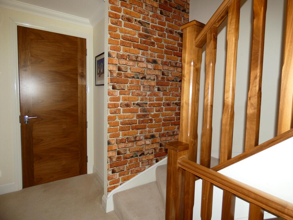 HALL / STAIRS