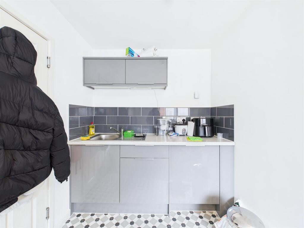 14 - 8 bedroom HMO.jpg