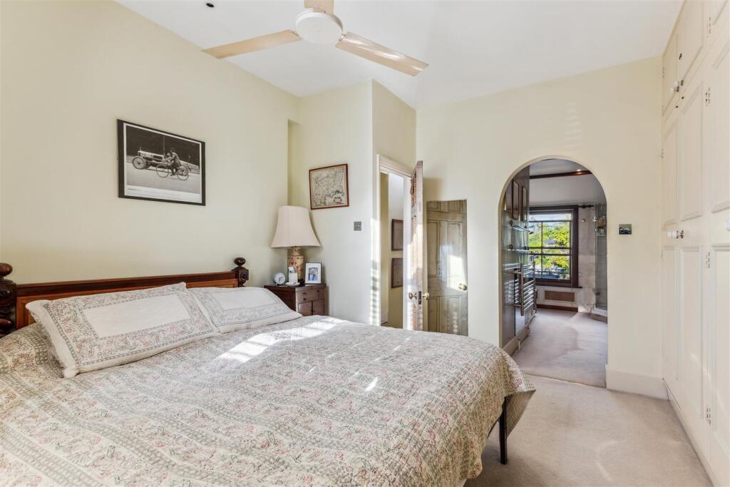 Grove Park Gardens, W4 - FOR SALE