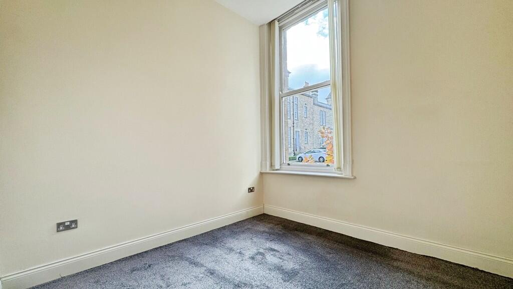 07561101--46D9-A5...