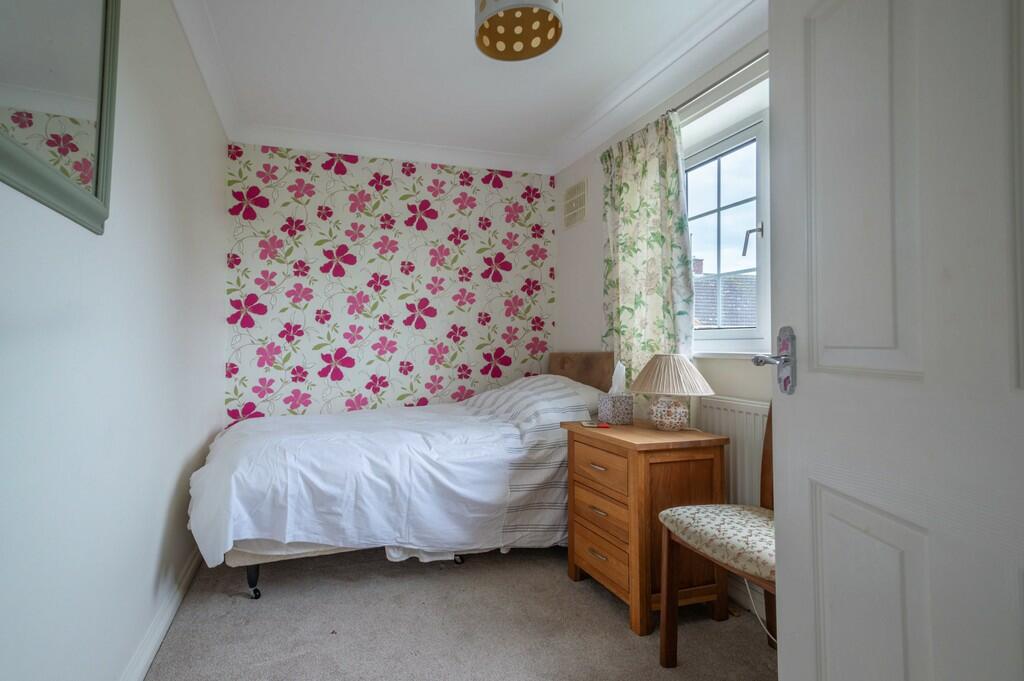 2 Adastral Close-...