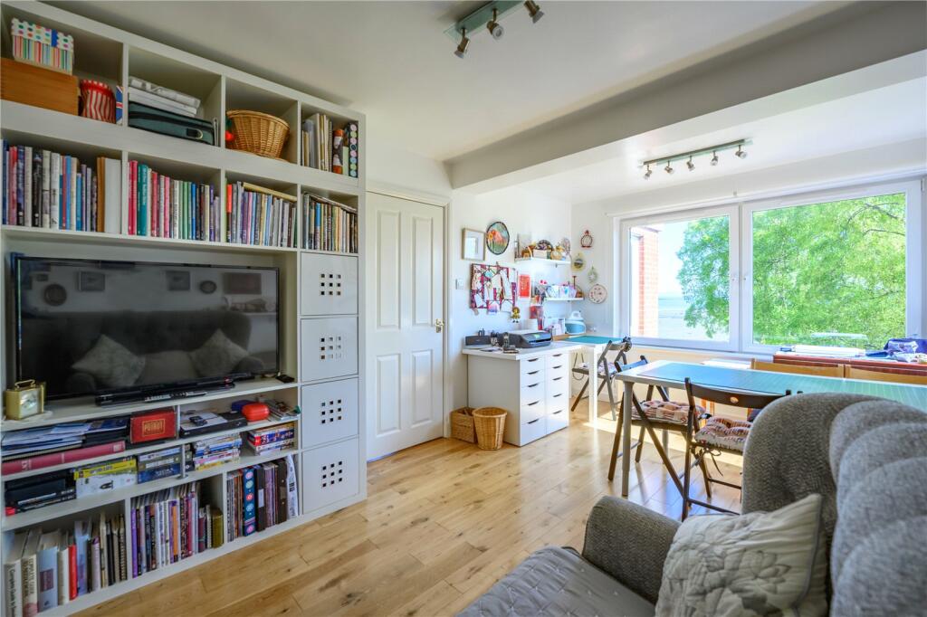 Bedroom/Hobby Room