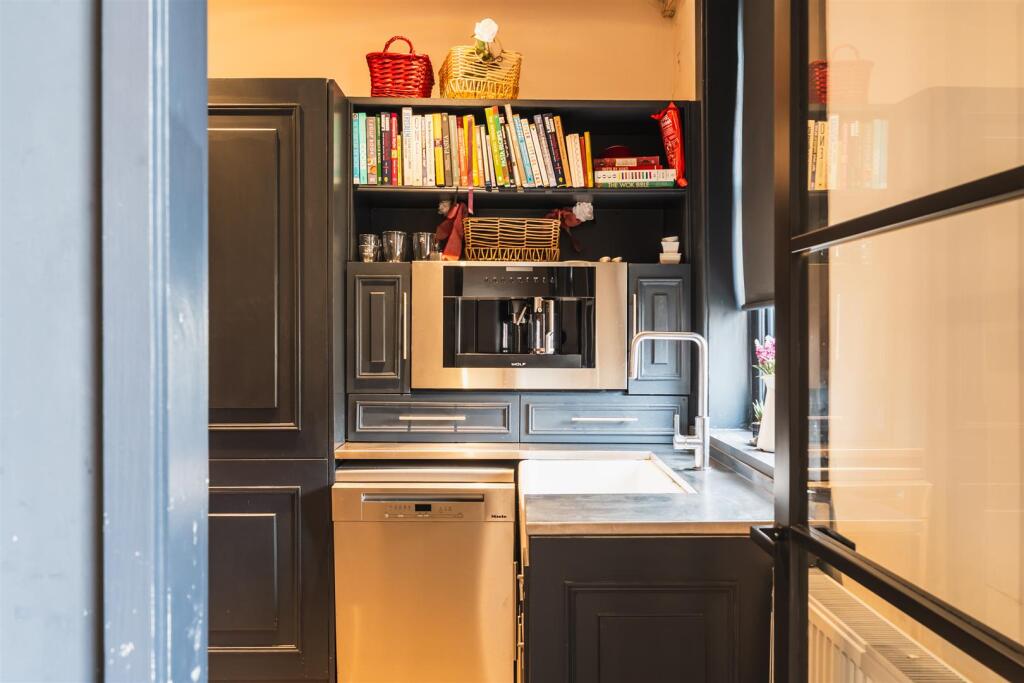 Second Kitchen (Penthouse)