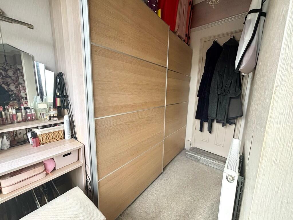 walk in wardrobe