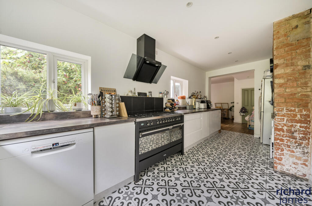 dcc78101d0d8455795df878f292a37e4