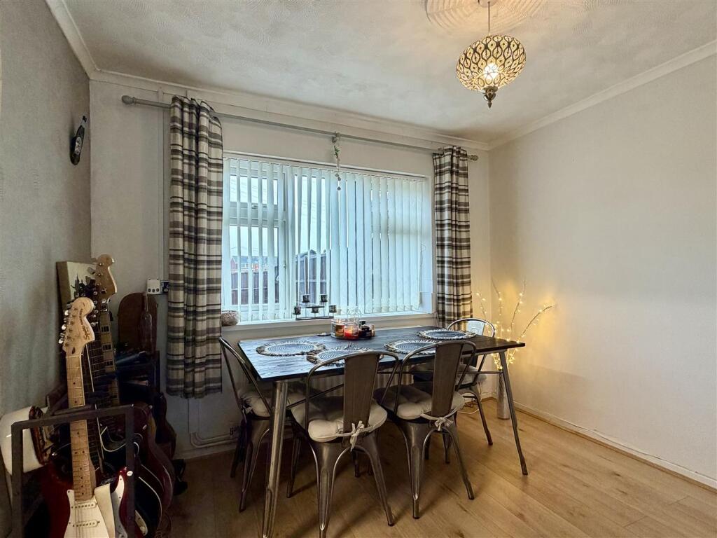 Lounge/dining room