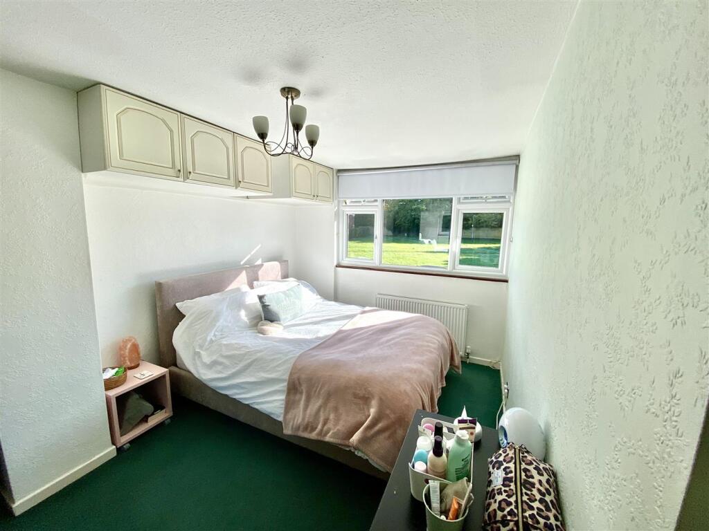 Bedroom 1.jpg