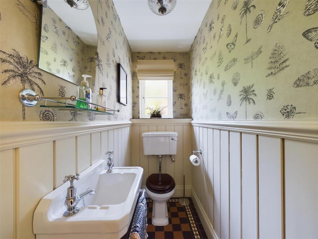 DOWNSTAIRS CLOAKROOM