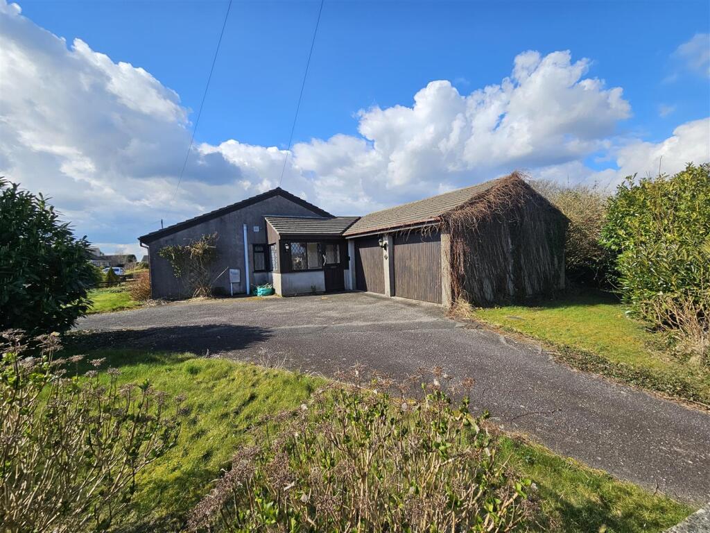 Front Garden and Drive.jpg