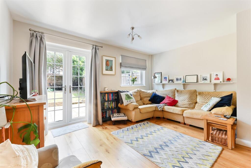 MIDDLE CLOSE, 10- (13).jpg