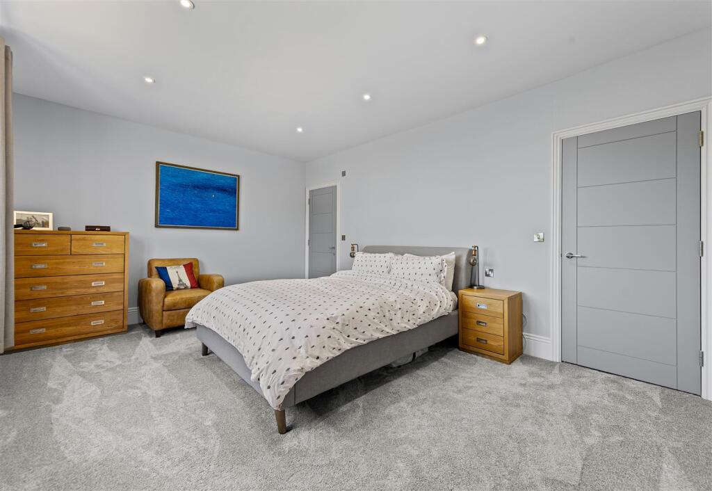 Bed3.jpg