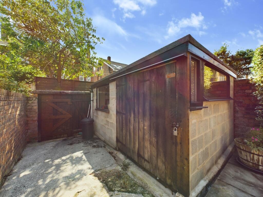 CAM02386G0-PR0085-STILL034