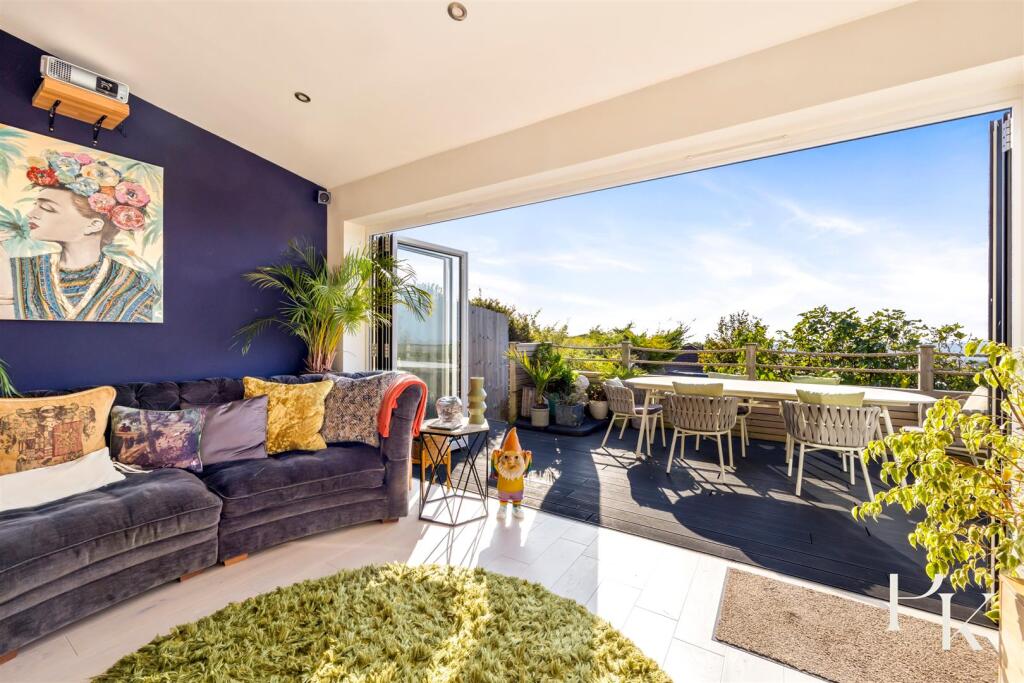 Living Room/Terrace