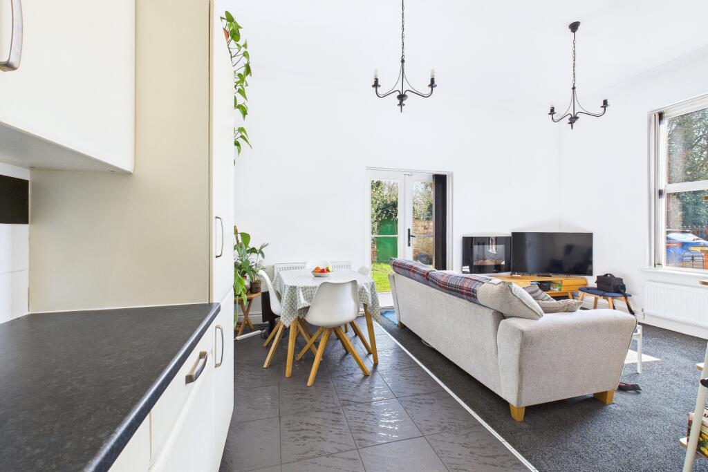 CAM03162G0-PR0229-STILL004