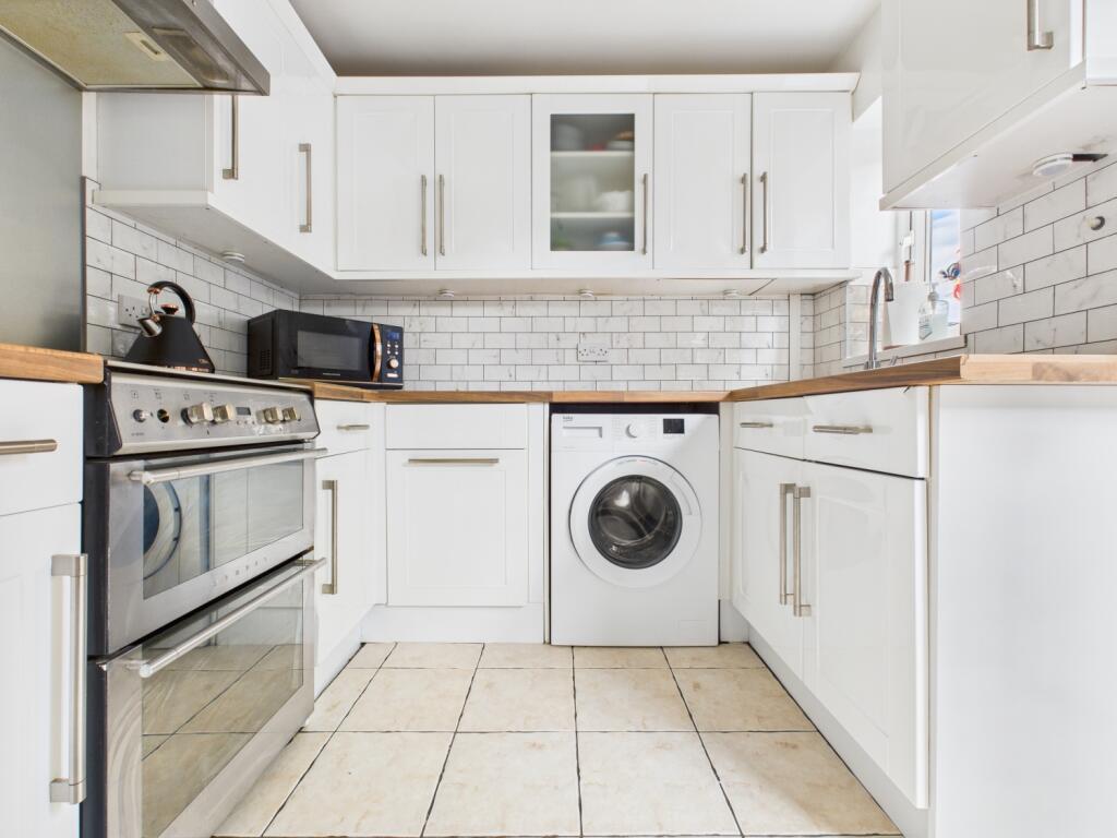 CAM03729G0-PR0163-STILL009