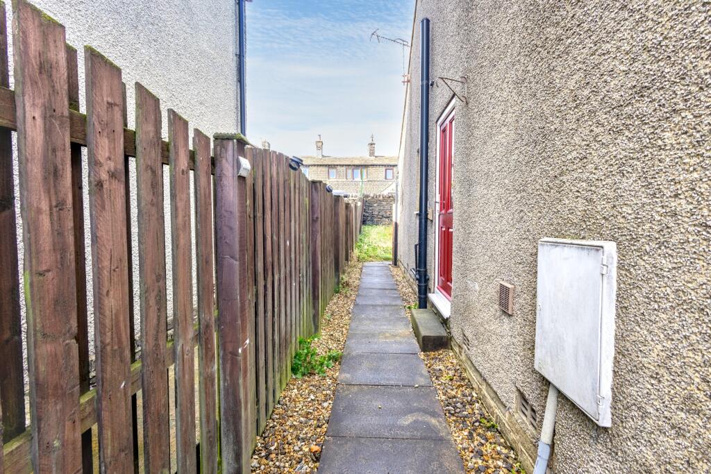 19 Lodge Gate Close, Denholme, Bradford, BD13 4ED