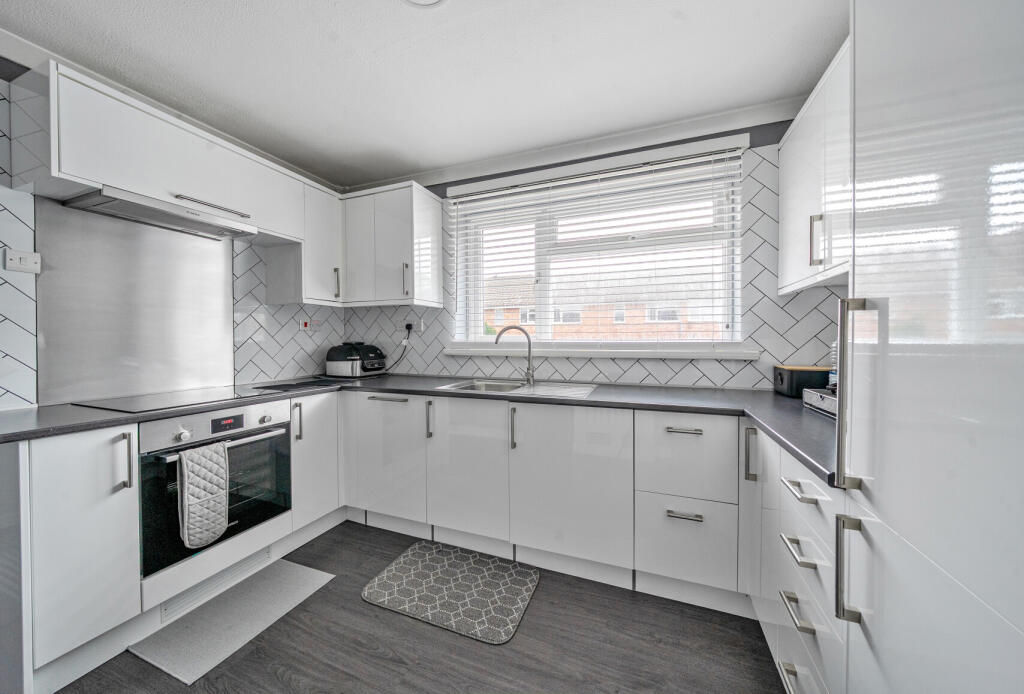 1298804-18-682db5...