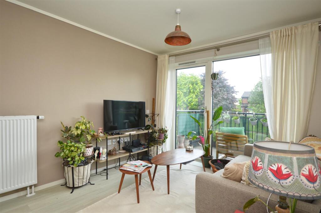 Sitting/Dining Area