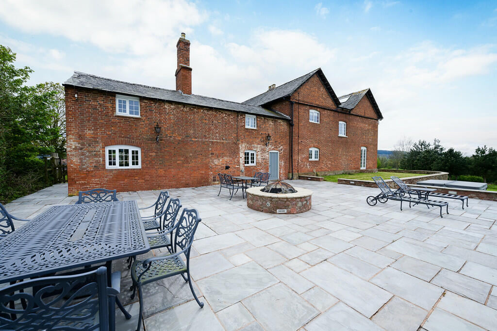 upper foxhall hou...