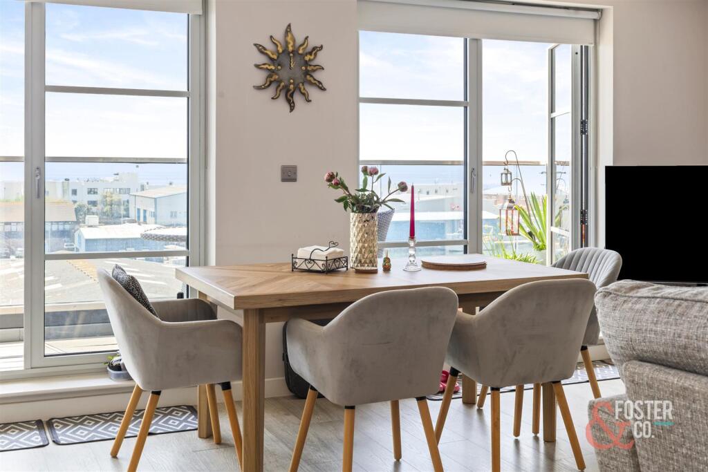 Kingsway, 336 Flat 12-016.jpg